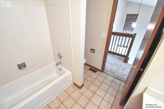 319 E Theodore Ln, Itasca, IL 60143 - full bath featuring shower / tub combination and tile patterned flooring
