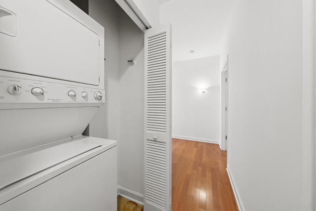 1250 S Michigan Ave Unit 1502, Chicago, IL 60605 - laundry room with stacked washing machine and dryer, baseboards, and light wood finished floors