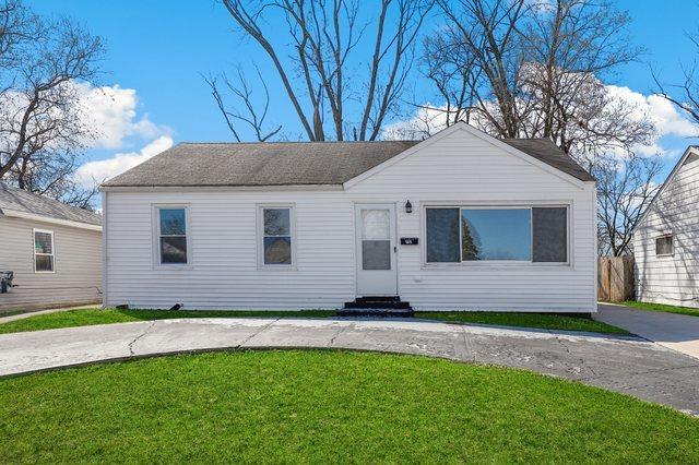 292 W 17th St, Chicago Heights, IL 60411 - bungalow-style home featuring entry steps and a front lawn
