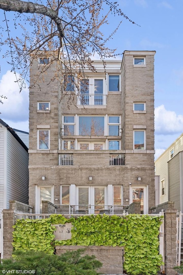 1625 W Barry Ave Unit 3, Chicago, IL 60657 - view of apartment building / complex