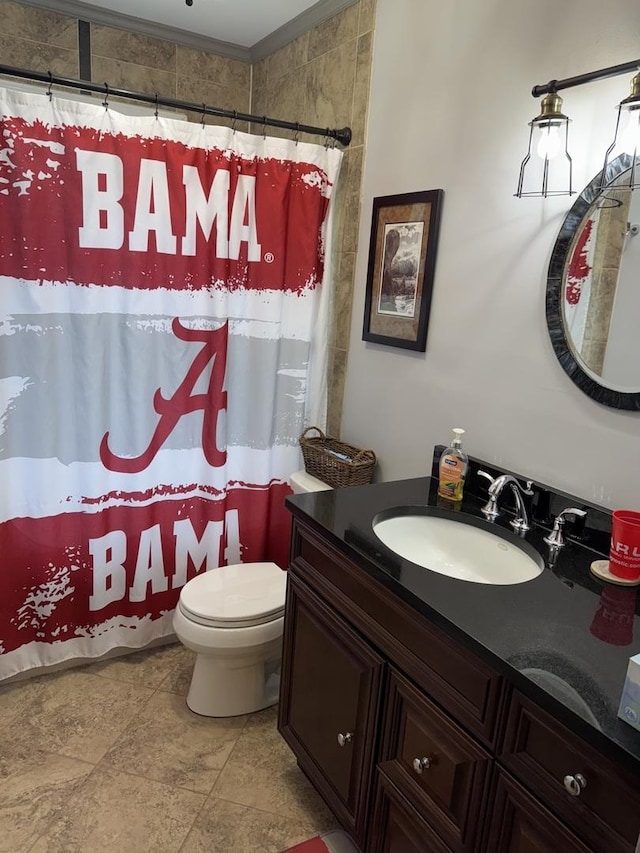 full bath with toilet, vanity, and a shower with curtain