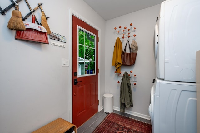 18450 W Streamwood Ct, Gurnee, IL 60031 - entryway featuring stacked washer / dryer and baseboards