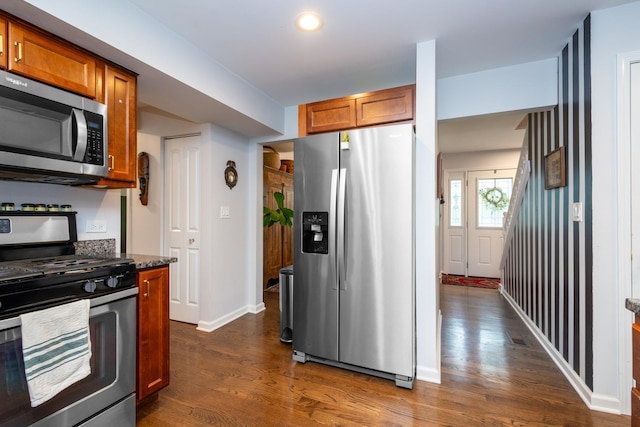 18450 W Streamwood Ct, Gurnee, IL 60031 - kitchen with appliances with stainless steel finishes, dark wood finished floors, brown cabinetry, baseboards, and recessed lighting