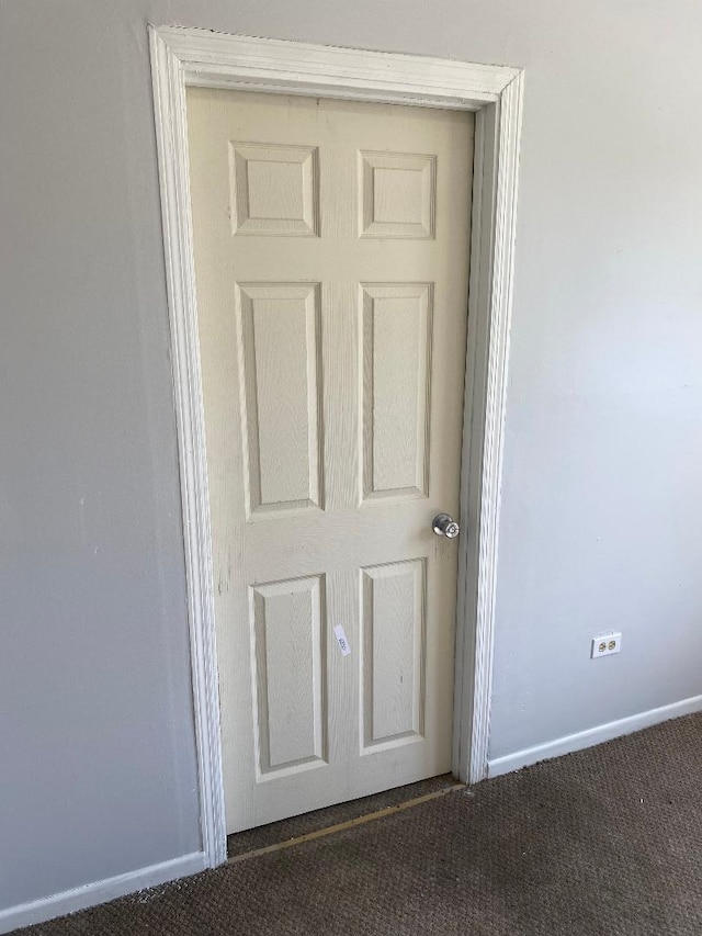 11809 S Lafayette Ave, Chicago, IL 60628 - detailed view of carpet and baseboards