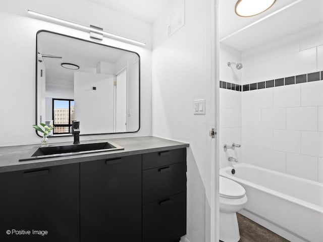 1221 N Dearborn St Unit 1401S, Chicago, IL 60610 - bathroom featuring toilet, bathtub / shower combination, and vanity