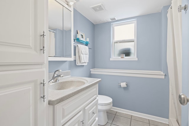 full bath featuring toilet, vanity, tile patterned floors, baseboards, and curtained shower