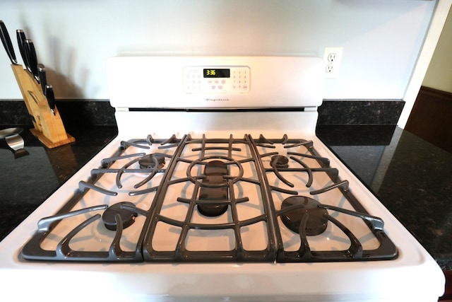 2210 Sandburg Dr, Aurora, IL 60506 - kitchen view of gas range gas stove