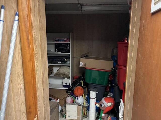 718 Plainfield Rd, Joliet, IL 60435 - view of storage room