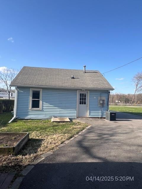 view of front of home featuring central AC unit