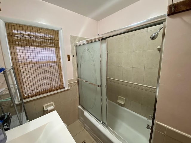 3846 Brummel St, Skokie, IL 60076 - bathroom featuring enclosed tub / shower combo and tile walls