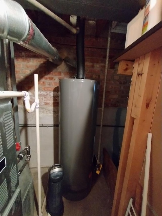 1173 Lucas St, Calumet City, IL 60409 - utility room featuring water heater