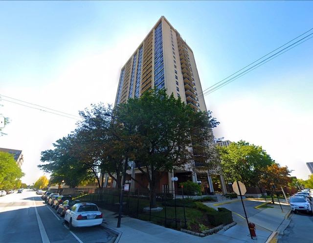 2605 S Indiana Ave Unit 402, Chicago, IL 60616 - view of building exterior featuring fence