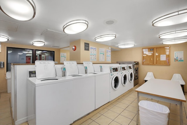2605 S Indiana Ave Unit 402, Chicago, IL 60616 - community laundry with washer and dryer and light tile patterned floors