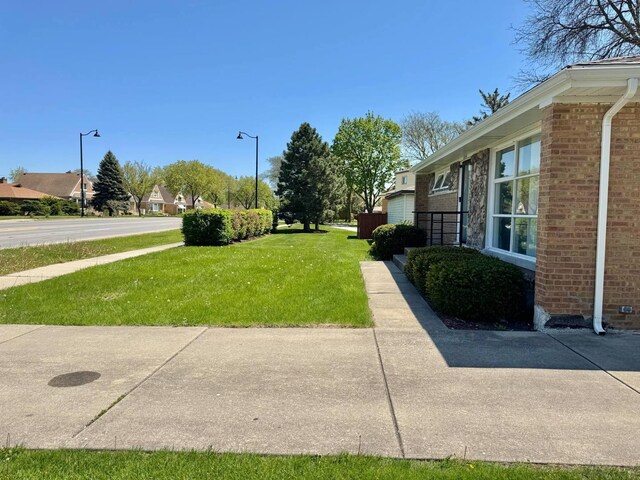 8344 N Milwaukee Ave, Niles, IL 60714 - view of grassy yard