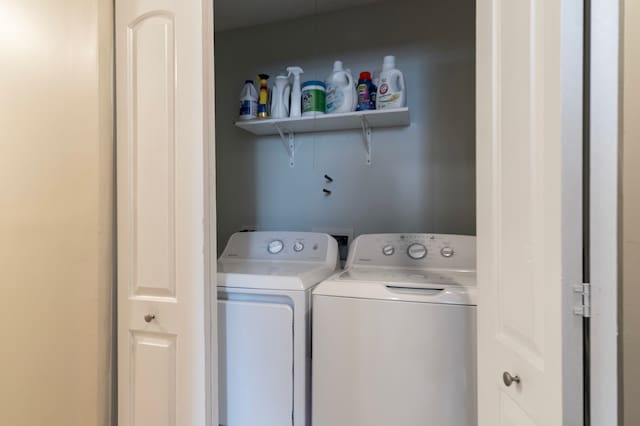 4639 S Saint Lawrence Ave Unit 2, Chicago, IL 60653 - clothes washing area with washer and clothes dryer