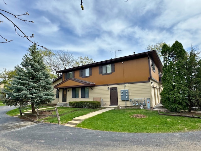 view of front of home with a front lawn