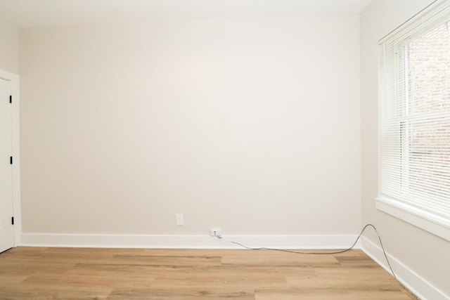 6110 S Saint Lawrence Ave, Chicago, IL 60637 - empty room featuring light wood finished floors and baseboards