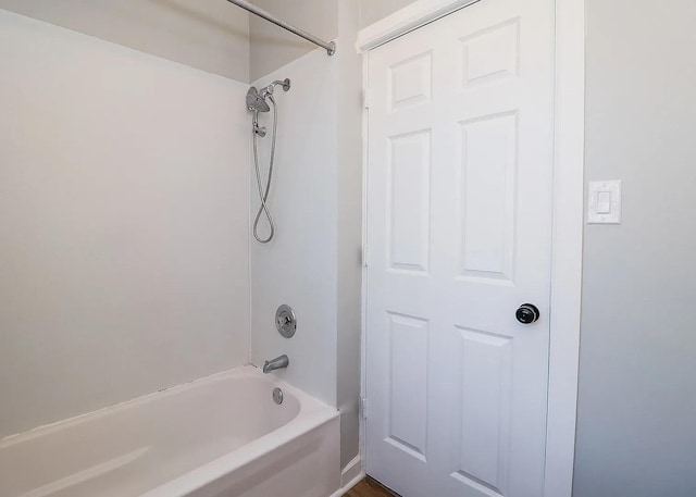 6110 S Saint Lawrence Ave, Chicago, IL 60637 - bathroom with washtub / shower combination