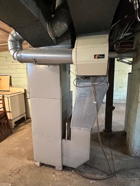 301 S Hebbard St, Joliet, IL 60433 - view of utility room