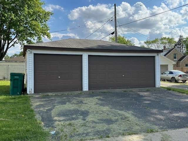 301 S Hebbard St, Joliet, IL 60433 - view of detached garage