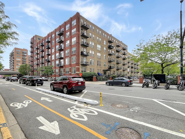 view of apartment building / complex