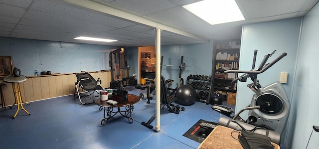 workout room with a drop ceiling