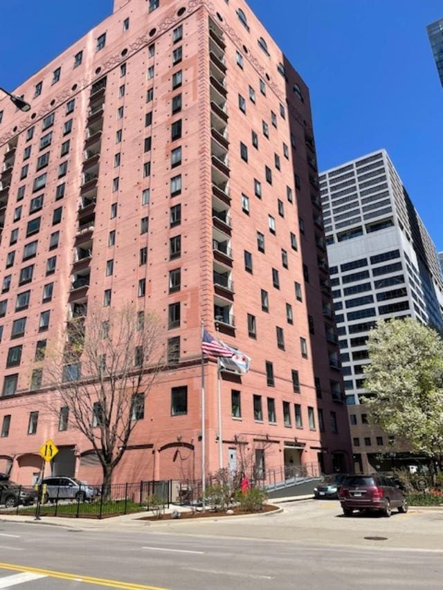 view of apartment building / complex