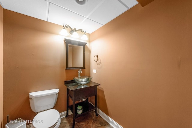 635 Mansfield Way, Oswego, IL 60543 - half bath with toilet, vanity, tile patterned flooring, and baseboards