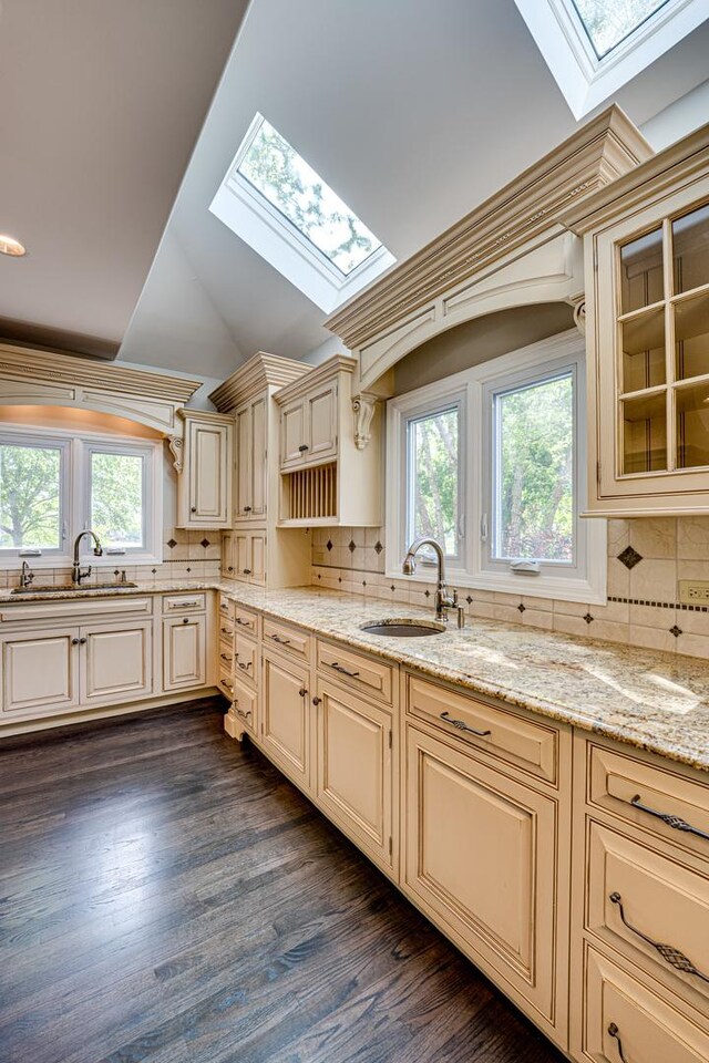 1565 Winberie Ct, Naperville, IL 60564 - kitchen with a skylight, cream cabinetry, healthy amount of natural light, and vaulted ceiling