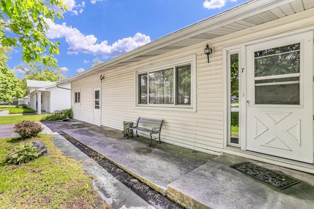 7 Birch Ln, Villa Grove, IL 61956 - entrance to property featuring a patio area