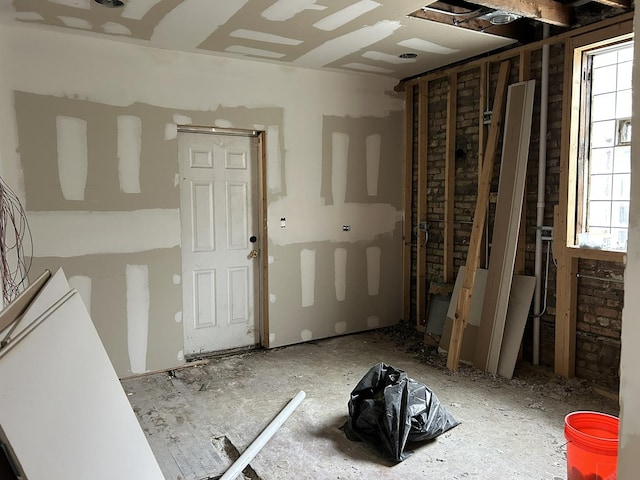 misc room featuring healthy amount of natural light