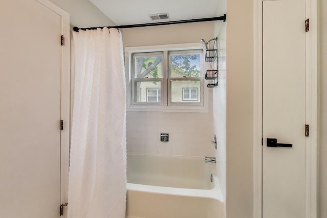 405 W Ivy Ln Unit 4A, Arlington Heights, IL 60004 - bathroom featuring shower / bath combination with curtain