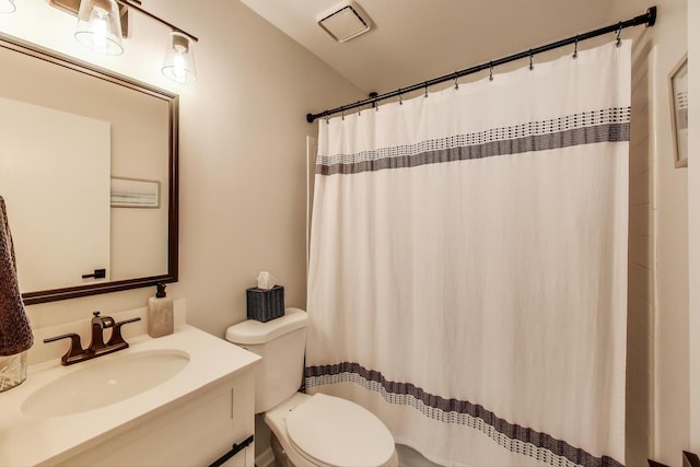 405 W Ivy Ln Unit 4A, Arlington Heights, IL 60004 - bathroom featuring toilet, vanity, and curtained shower