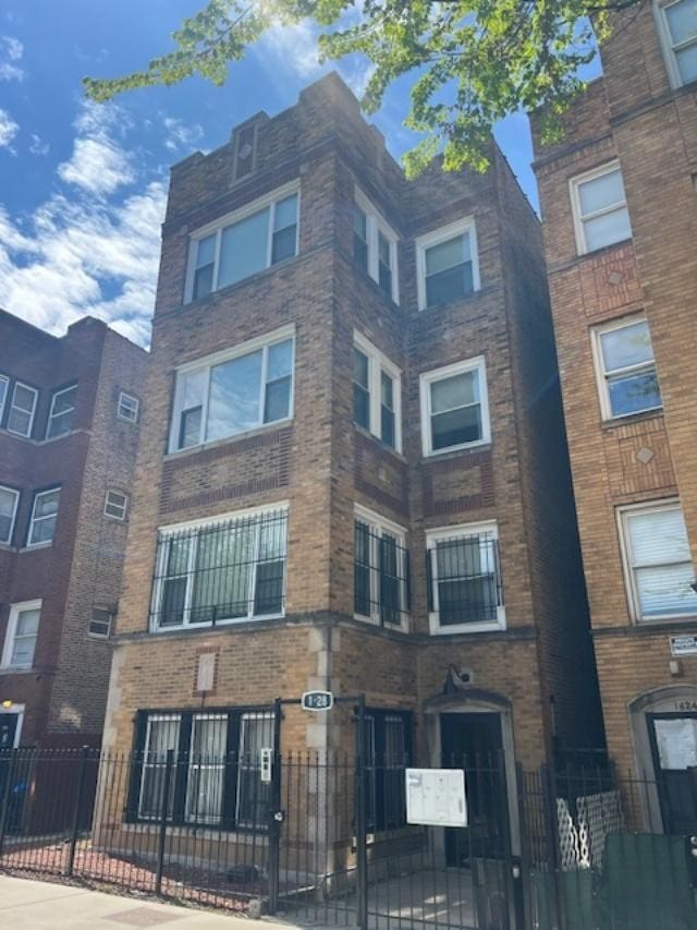 1428 S St Louis Ave, Chicago, IL 60623 - view of property with a fenced front yard