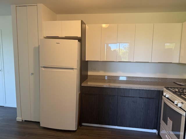 kitchen featuring freestanding refrigerator, gas range, dark wood-style floors, white cabinets, and modern cabinets