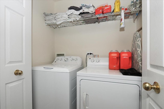 1608 W Ethans Glen Dr, Palatine, IL 60067 - laundry area featuring independent washer and dryer