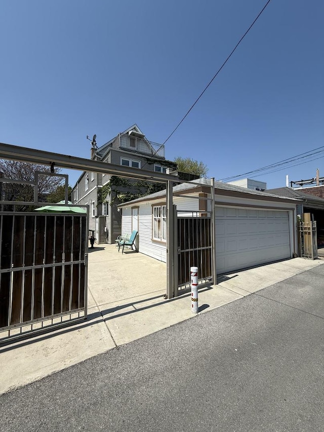 1723 N Richmond St, Chicago, IL 60647 - view of front of home featuring fence and a garage