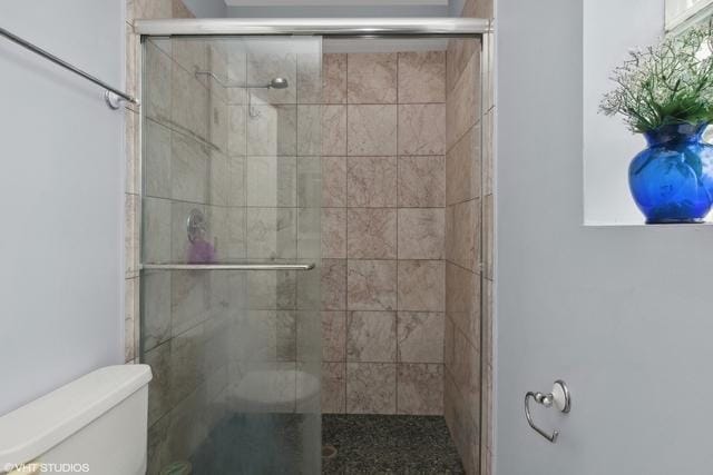 3934 W Argyle St Unit 3, Chicago, IL 60625 - full bathroom with toilet and a shower stall