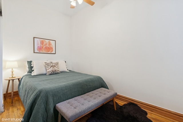 bedroom with light wood-style floors, a ceiling fan, and vaulted ceiling