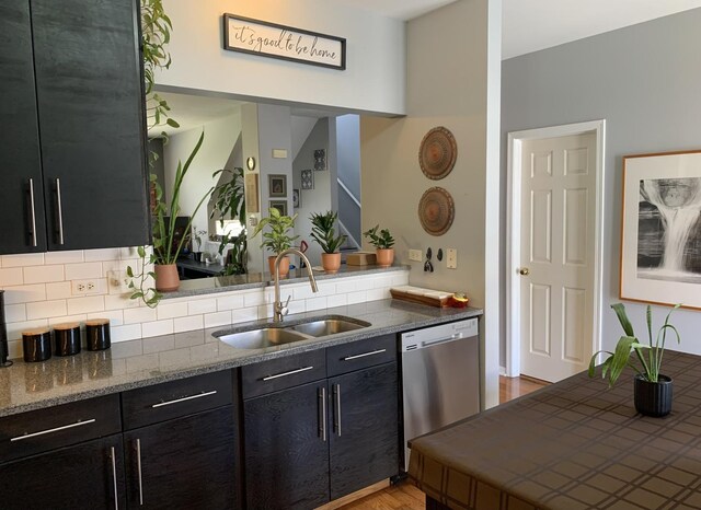 2406 Daybreak Ct, Elgin, IL 60123 - kitchen featuring a sink, dishwasher, dark cabinetry, and light wood finished floors