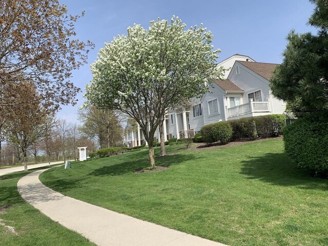 2406 Daybreak Ct, Elgin, IL 60123 - view of front of home featuring a front lawn