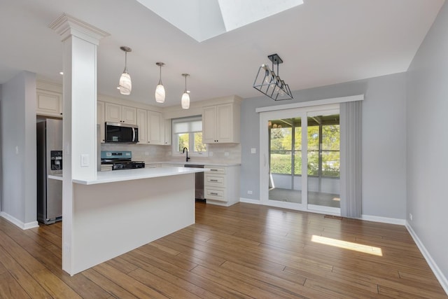 50 Kendal Rd, Elk Grove Village, IL 60007 - kitchen with appliances with stainless steel finishes, light countertops, baseboards, tasteful backsplash, and a sink
