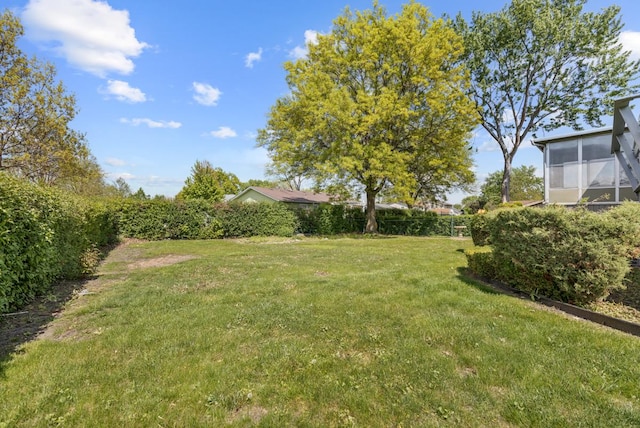 50 Kendal Rd, Elk Grove Village, IL 60007 - view of green lawn
