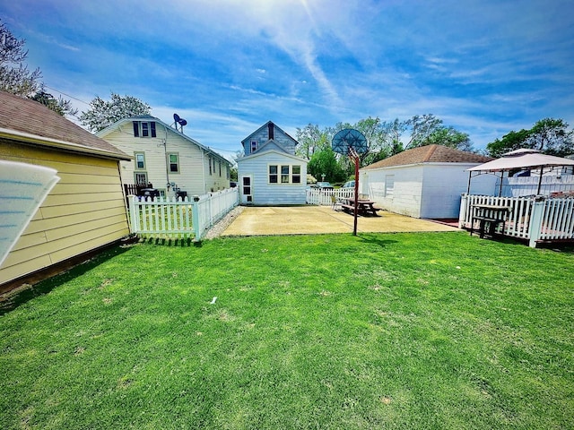 1258 Perry St, Des Plaines, IL 60016 - view of yard featuring a patio area