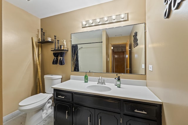 bathroom featuring toilet, vanity, curtained shower, and baseboards