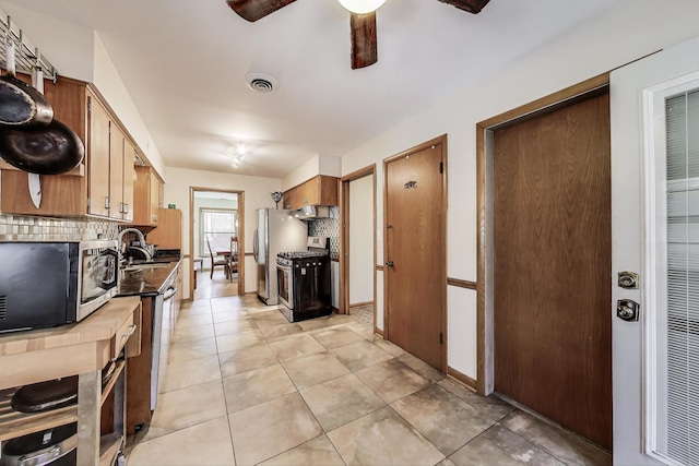 929 N Delphia Ave, Park Ridge, IL 60068 - kitchen featuring stainless steel appliances, backsplash, a ceiling fan, dark countertops, and a sink