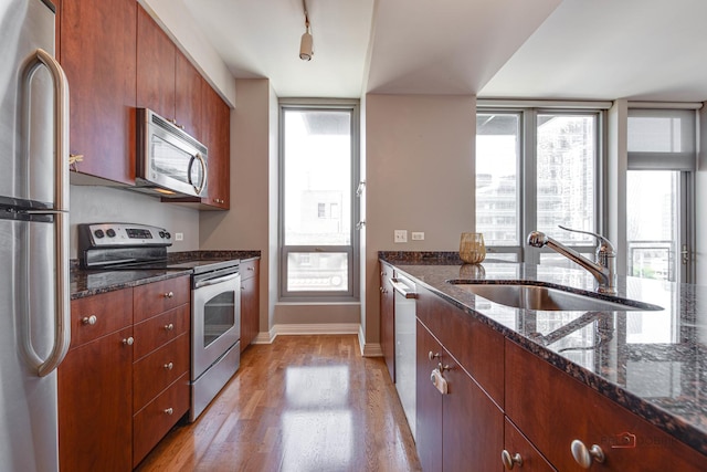 565 W Quincy St Unit 1206, Chicago, IL 60661 - kitchen with appliances with stainless steel finishes, a sink, light wood-type flooring, and plenty of natural light