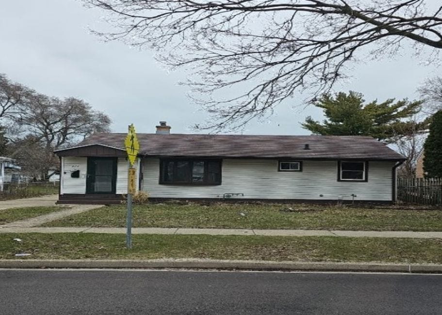 633 S Fulton Ave, Waukegan, IL 60085 - view of front facade featuring a chimney