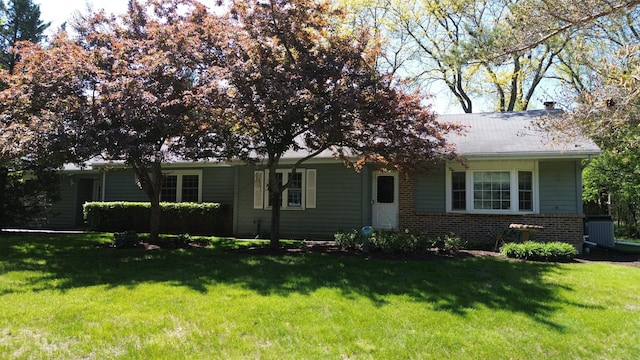 1092 Aberdeen Ln, Mundelein, IL 60060 - view of front of property with brick siding and a front yard