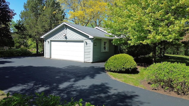 1092 Aberdeen Ln, Mundelein, IL 60060 - view of detached garage